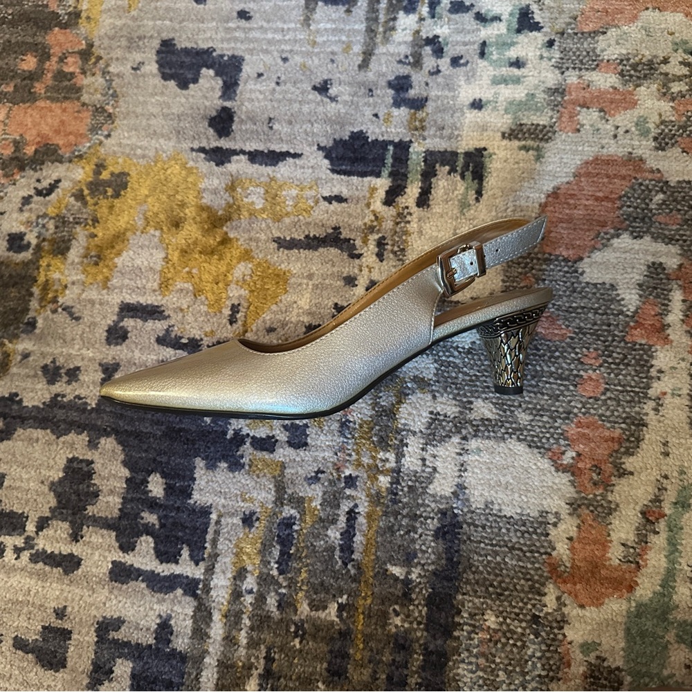 Elegant Gold Slingback Heels